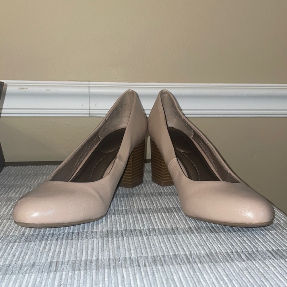 LifeStride Flex Soft System Nude heels